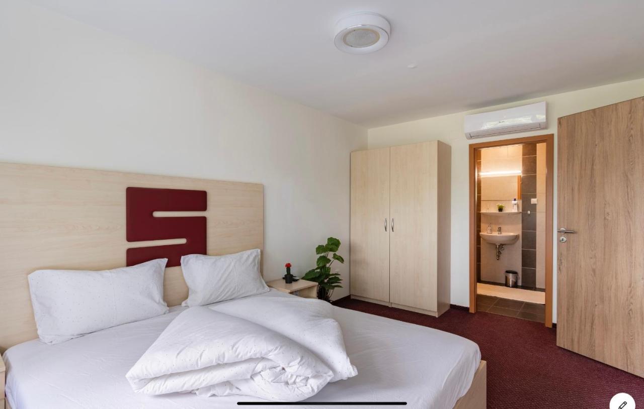 Sinus Premium Aparthotel Siofok Exterior photo